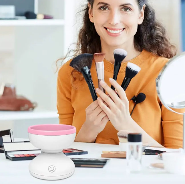 Beauty Tools Powder Puff Deep Electrical Cleaner in use